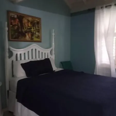 Apartment By The Beach Sleeps 4 Ocho Rios Esterno foto