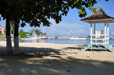Apartment By The Sleeps 4 Ocho Rios